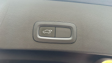 Volvo Xc40 2.0 B4P R DESIGN Pro 5dr Auto [7 speed] Petrol Estate